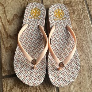 Tory Burch Flip Flop Sandals Summer Thong Gold Geo Logo Dusted Blush Pink size 9